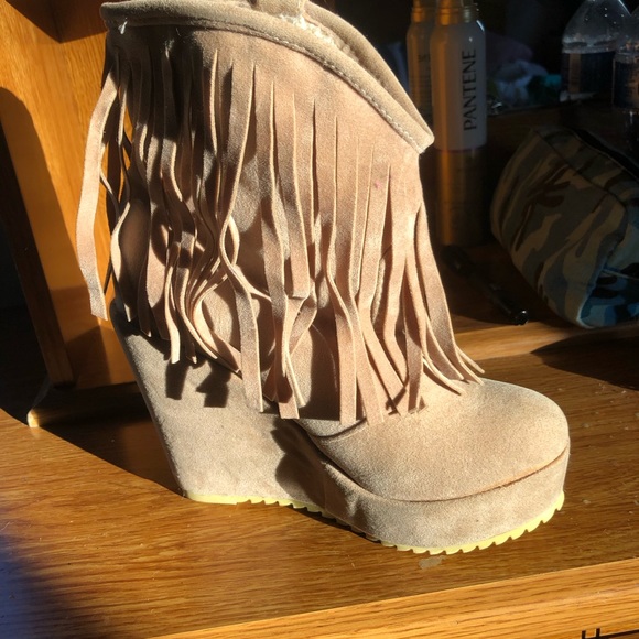 UNBRAND | Cute beige with cream faux Sherpa inside |9,5" high 4,5" heel | 5 - Picture 7 of 12